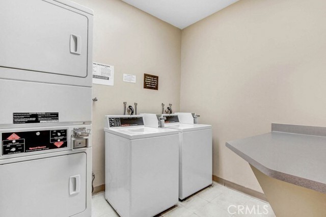 Detail Gallery Image 6 of 25 For 8614 Burton Way #204,  Los Angeles,  CA 90048 - 2 Beds | 2 Baths