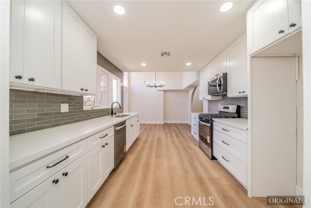 Detail Gallery Image 12 of 46 For 10524 58th St, Jurupa Valley,  CA 91752 - 5 Beds | 3/1 Baths