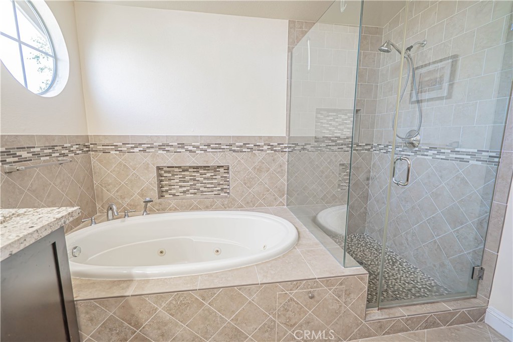 https://media.crmls.org/medias/a0bccfd0-b24d-470d-b5c0-db0e661aff11.jpg?preset=X-Large