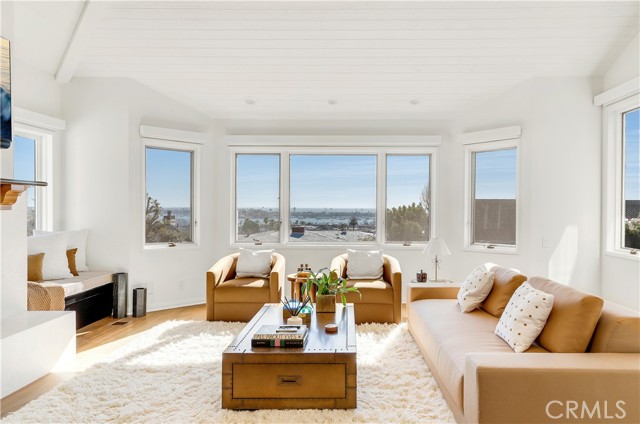 Detail Gallery Image 5 of 51 For 520 Kings, Newport Beach,  CA 92663 - 4 Beds | 4 Baths