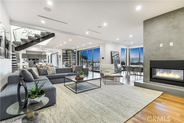 Detail Gallery Image 8 of 47 For 18296 Karen Dr, Tarzana,  CA 91356 - 5 Beds | 6 Baths