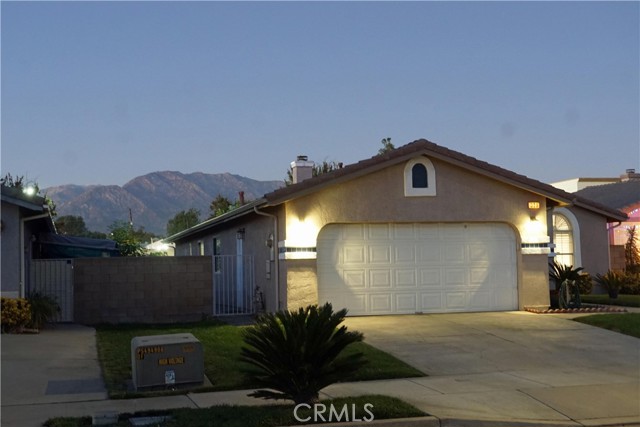 328 Manzanita Court, Ontario CA: https://media.crmls.org/medias/a0beae4c-ed50-485b-9a9e-d34b55baa569.jpg