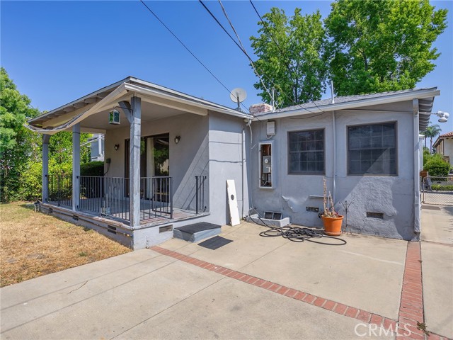 10348 Woodbridge Street, Toluca Lake CA: https://media.crmls.org/medias/a0c04faf-626c-4ffc-81cb-e3fafbf05fe4.jpg