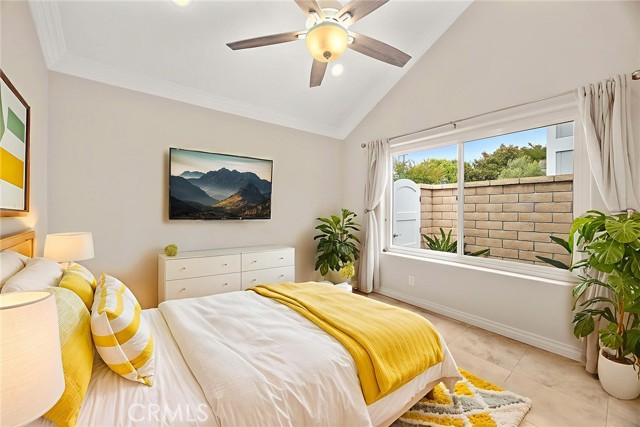 Detail Gallery Image 14 of 59 For 3742 Montego Dr, Huntington Beach,  CA 92649 - 3 Beds | 3 Baths