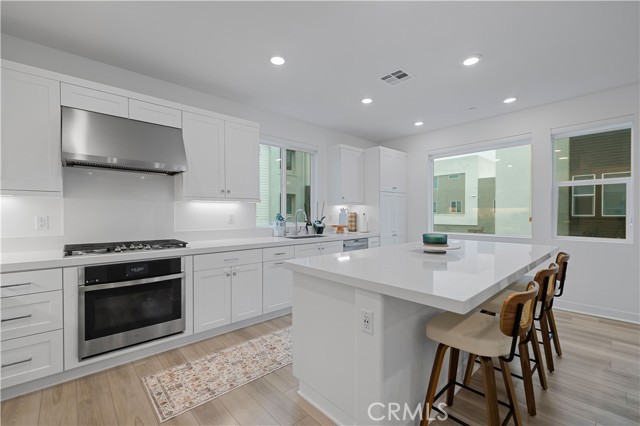 Detail Gallery Image 17 of 71 For 26799 Keystone Loop, Valencia,  CA 91381 - 3 Beds | 3 Baths