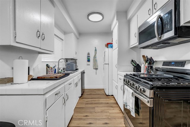 6640 Darby Avenue, Reseda CA: https://media.crmls.org/medias/a0c2c405-fa31-4f89-bbf6-c44b03cb8016.jpg