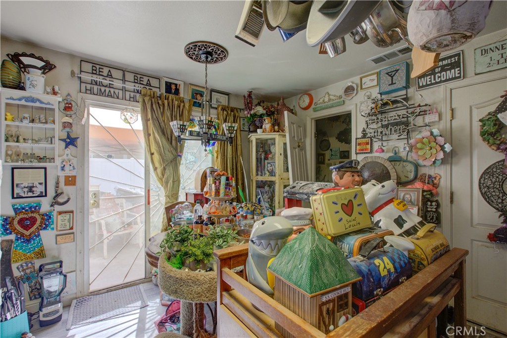 https://media.crmls.org/medias/a0c2d4aa-cd47-4ccb-980a-1db6bc5c2f93.jpg?preset=X-Large