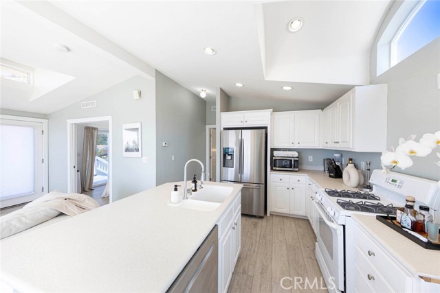 Detail Gallery Image 11 of 20 For 30802 Coast #C6,  Laguna Beach,  CA 92651 - 2 Beds | 2 Baths