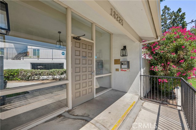 Detail Gallery Image 4 of 25 For 18225 Kingsdale Ave #212,  Redondo Beach,  CA 90278 - 2 Beds | 2 Baths