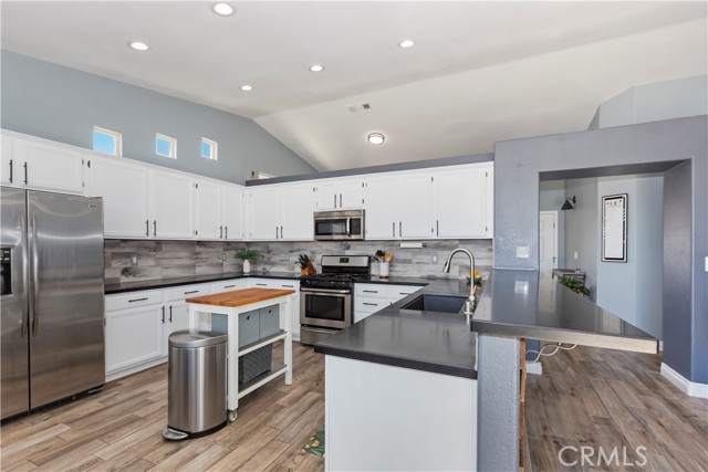21269 Chardonnay Drive, Apple Valley CA: https://media.crmls.org/medias/a0c3fd87-b788-4acb-ab96-c11ca0a94cac.jpg