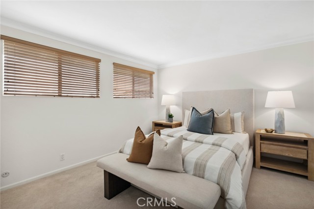 6 Rue Marseilles, Newport Beach CA: https://media.crmls.org/medias/a0c44587-ffb4-4353-8b10-e9a2c6127cb6.jpg