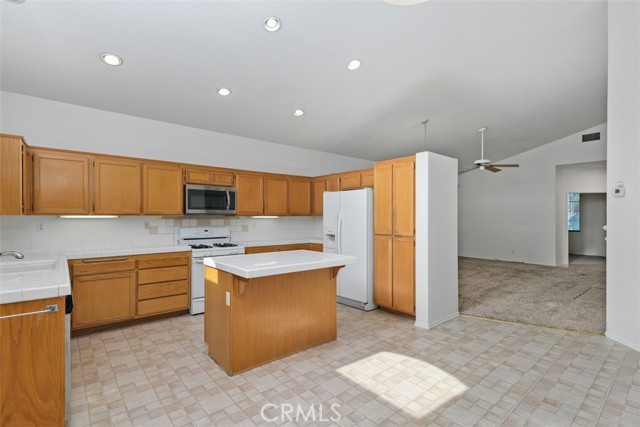 9523 Sunglow Ct., Rancho Cucamonga CA: https://media.crmls.org/medias/a0c623be-7a44-4f84-baf5-aa95cc0310b7.jpg