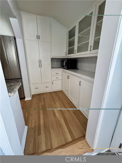 6372 Zelzah photo 10