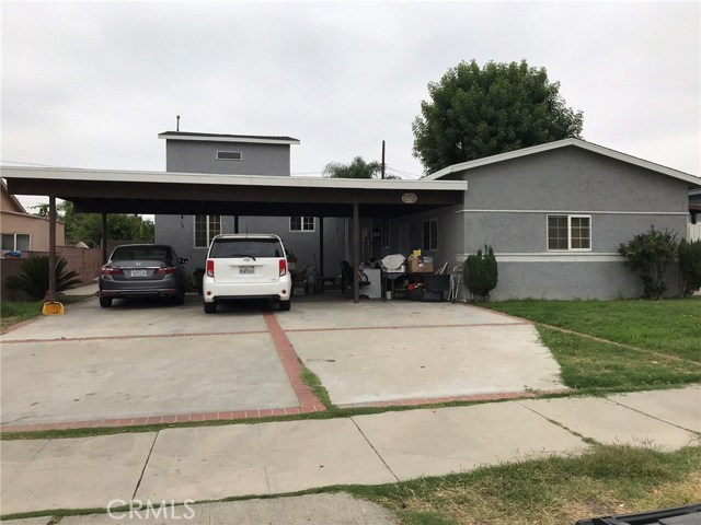 7937 Fulton Avenue North Hollywood, California Light and Bright homes, with 4beds and 3 baths, large new kitchen with counter top, Hard wood floor, 2 master suite and large back yard. The garage converted to studio unit and the owner will use that as storage. call /text for more information