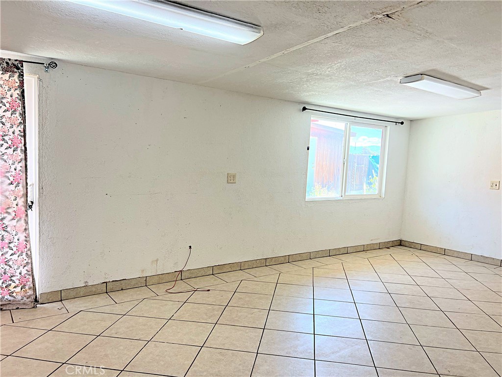 https://media.crmls.org/medias/a0c69b7a-a8de-4647-b470-9b55066fd6e0.jpg?preset=X-Large