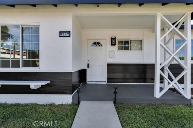 8547 Tampa Avenue, Northridge CA: https://media.crmls.org/medias/a0c70857-dd8b-488b-8405-071e524c46c4.jpg