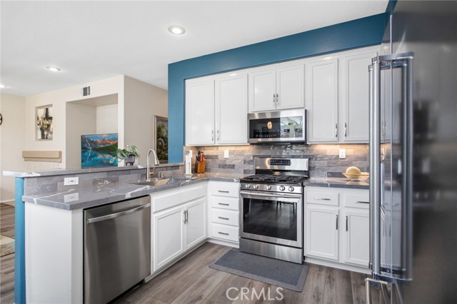 39691 Ashland Way, Murrieta CA: https://media.crmls.org/medias/a0c81607-66e3-4fbd-b61a-de4d2210118a.jpg