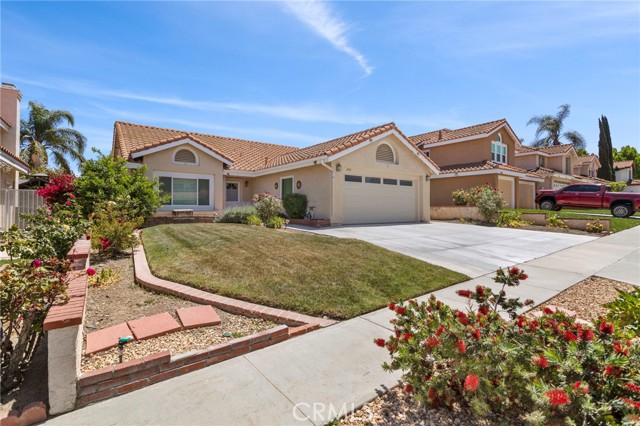 Detail Gallery Image 2 of 50 For 2053 Valor Dr, Corona,  CA 92882 - 3 Beds | 2 Baths