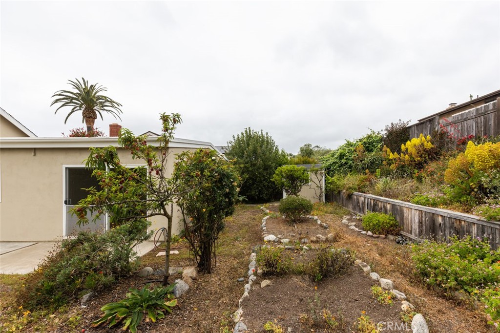 MLS #OC25111486 img 4