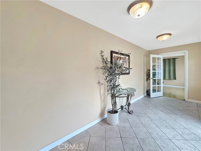 7736 Sugar Drive, Huntington Beach CA: https://media.crmls.org/medias/a0c8bed8-6ead-4cb0-8b79-1ce4a8f07820.jpg