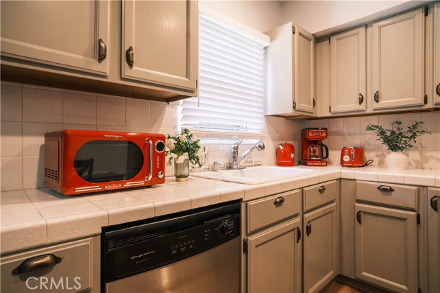 265 N Mar Vista Avenue, Pasadena CA: https://media.crmls.org/medias/a0c9100c-e734-459e-9f73-62272f846078.jpg