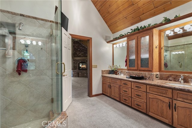 Detail Gallery Image 17 of 52 For 301 Riviera Dr, Lake Arrowhead,  CA 92352 - 6 Beds | 5/1 Baths