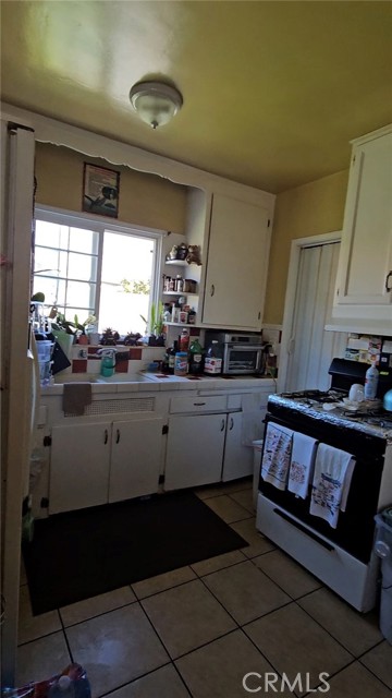 Detail Gallery Image 13 of 30 For 2546 S Bronson, Los Angeles,  CA 90018 - 5 Beds | 4 Baths