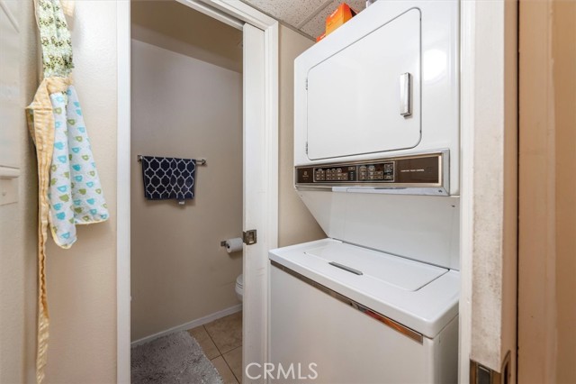 Detail Gallery Image 15 of 25 For 5461 Newcastle Ave #8,  Encino,  CA 91316 - 2 Beds | 2/1 Baths