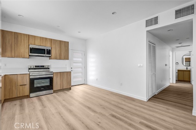 18152 Sunburst Street, Northridge CA: https://media.crmls.org/medias/a0cbd260-a175-4f8a-aeb2-c2fe267f9777.jpg