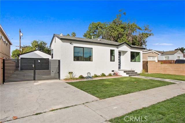 Detail Gallery Image 1 of 14 For 2711 E Monroe St, Carson,  CA 90810 - 3 Beds | 2 Baths