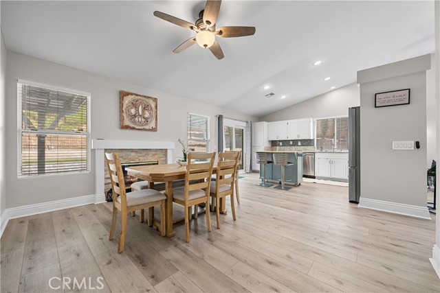 Detail Gallery Image 19 of 41 For 27769 Kristin Ln, Saugus,  CA 91350 - 3 Beds | 2 Baths