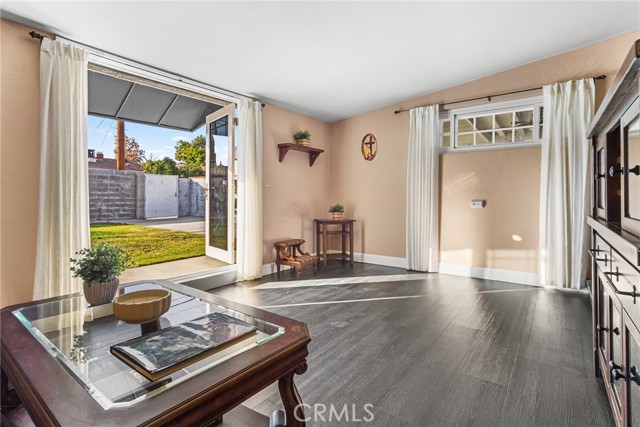 Detail Gallery Image 17 of 34 For 1817 N Hollywood, Burbank,  CA 91505 - 2 Beds | 1 Baths