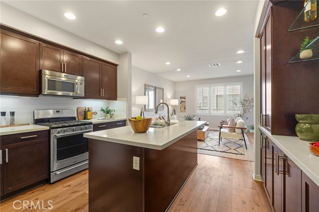 Detail Gallery Image 6 of 31 For 12913 Mission #108,  Hawthorne,  CA 90250 - 2 Beds | 2/1 Baths