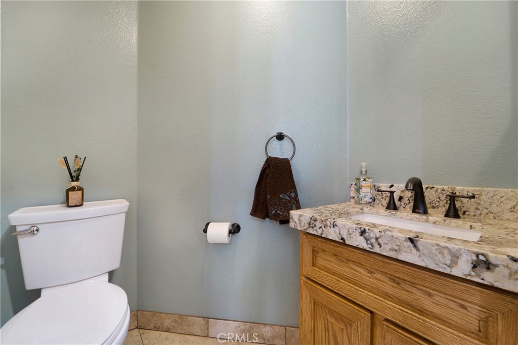 https://media.crmls.org/medias/a0cee905-2790-4a47-a34b-52366907bf99.jpg?preset=X-Large