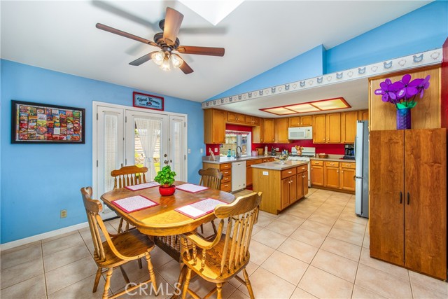 7571 Willow Way, Highland CA: https://media.crmls.org/medias/a0cefebc-8eaa-4a1a-9eab-ec412f416315.jpg