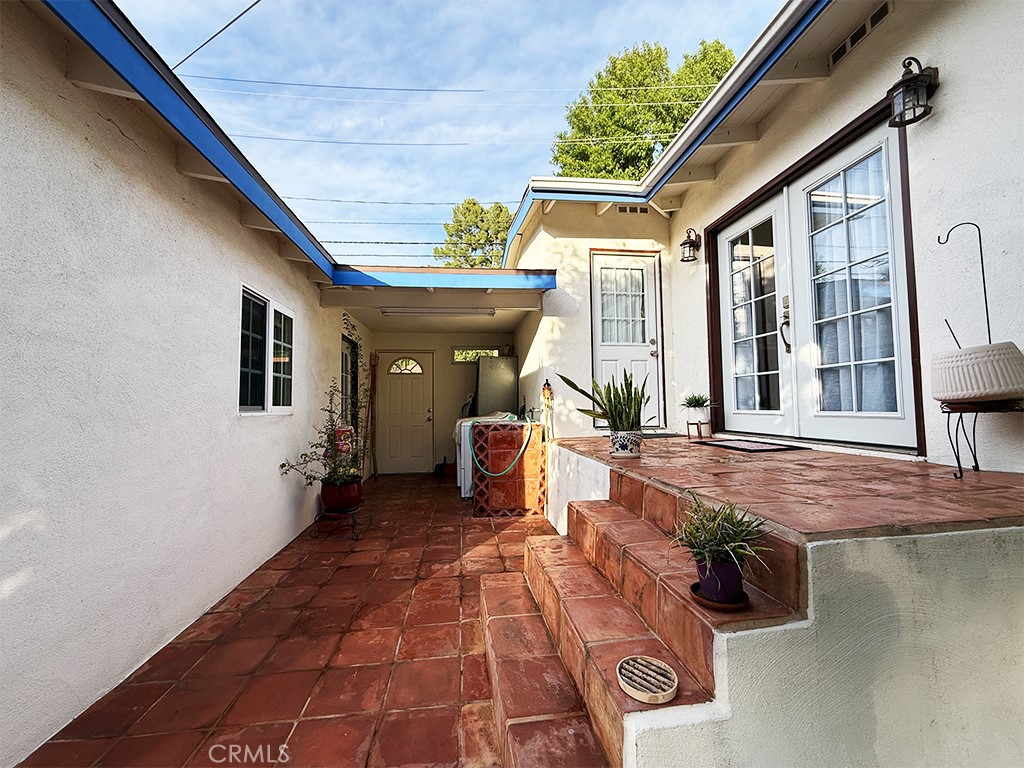https://media.crmls.org/medias/a0cf8a28-8cd2-4bb3-a854-81ed3ef543c0.jpg?preset=X-Large