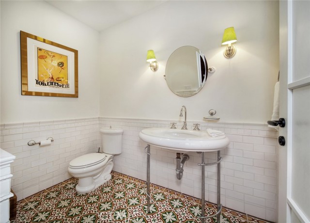 1131 Emerald Bay, Laguna Beach CA: https://media.crmls.org/medias/a0d0aa1b-eaf7-4a58-a72c-ee3566d47364.jpg