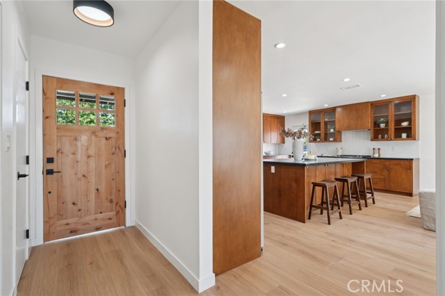 7020 Encino Avenue, Van Nuys CA: https://media.crmls.org/medias/a0d0f327-e5a6-4d8a-9f5a-898bccb0f4ac.jpg
