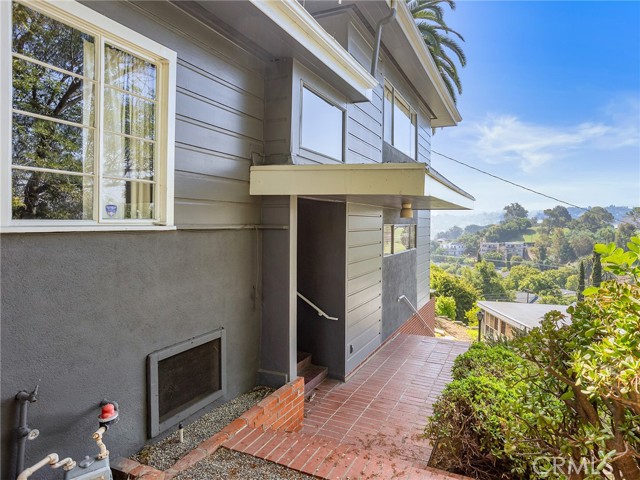 Detail Gallery Image 48 of 61 For 3761 Aguilar St, Los Angeles,  CA 90065 - 4 Beds | 2 Baths