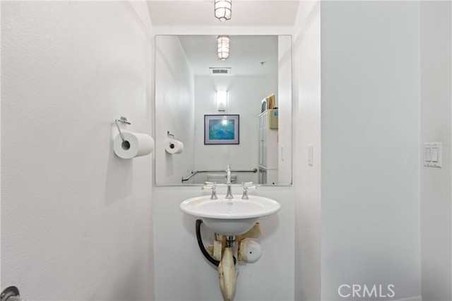 919 E Santa Ana Boulevard, Santa Ana CA: https://media.crmls.org/medias/a0d1d4ee-9711-4dc1-bb27-54b5106bb293.jpg