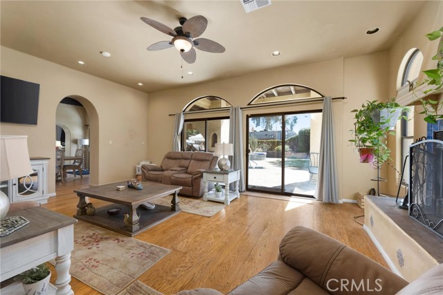 Detail Gallery Image 17 of 75 For 18680 Amos Rd, Bakersfield,  CA 93308 - 4 Beds | 4 Baths