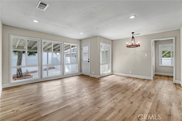 Detail Gallery Image 10 of 43 For 7909 Aldea Ave, Lake Balboa,  CA 91406 - 6 Beds | 5/2 Baths