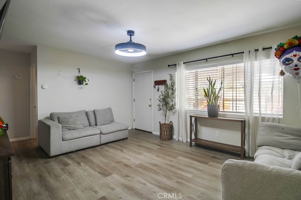 https://media.crmls.org/medias/a0d32ed5-d1ff-4a80-bfb5-c5f5974bcf51.jpg?preset=X-Large