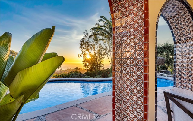 802 Rembrandt Drive, Laguna Beach CA: https://media.crmls.org/medias/a0d3dc92-320c-4eff-8cca-6898d958c84c.jpg