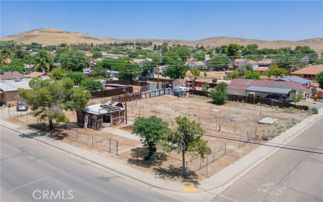 613 S Union Avenue, Avenal CA: https://media.crmls.org/medias/a0d42794-e132-4c77-bacb-a4d13c9ad982.jpg