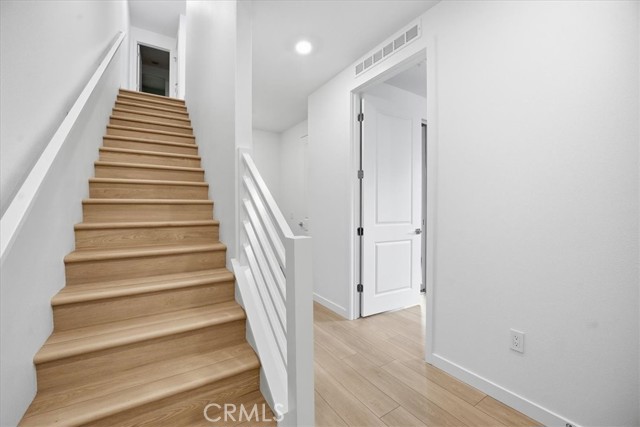 Detail Gallery Image 5 of 50 For 27315 Bear Creek Ln, Valencia,  CA 91381 - 4 Beds | 3/1 Baths