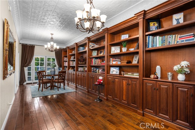 2565 Cliff Rd, Upland CA: https://media.crmls.org/medias/a0d52bcc-c514-44d8-9693-db9fbe5955a5.jpg