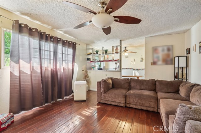 1727 Larchwood Avenue, Hacienda Heights CA: https://media.crmls.org/medias/a0d5819a-a89e-4dde-9ee8-6cb00c0b650e.jpg