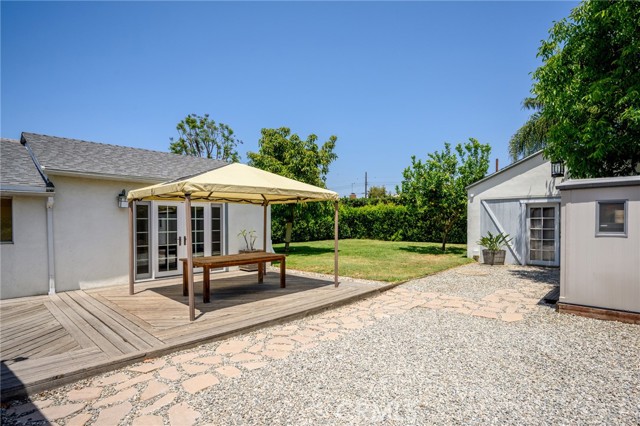 13617 Bassett Street, Valley Glen CA: https://media.crmls.org/medias/a0d5b082-3696-403d-a86b-4c7f3034dcb6.jpg