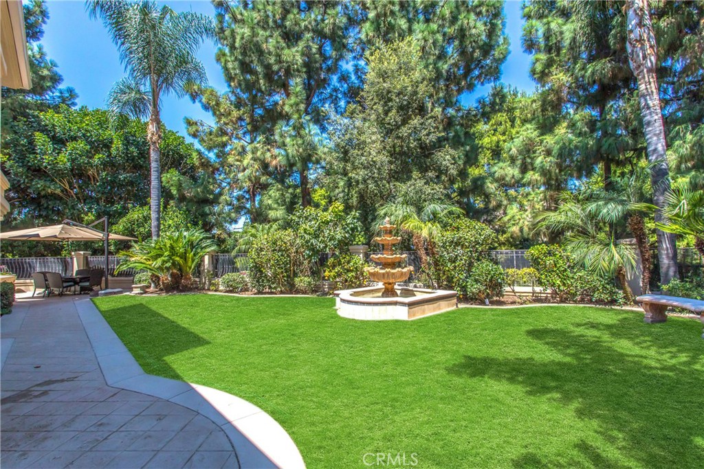 https://media.crmls.org/medias/a0d5f38b-73da-4d84-ab94-2b79907e469d.jpg?preset=X-Large